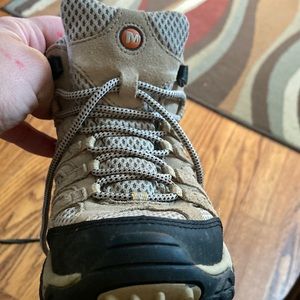 Women Merrell Hiking boot.  Size 6